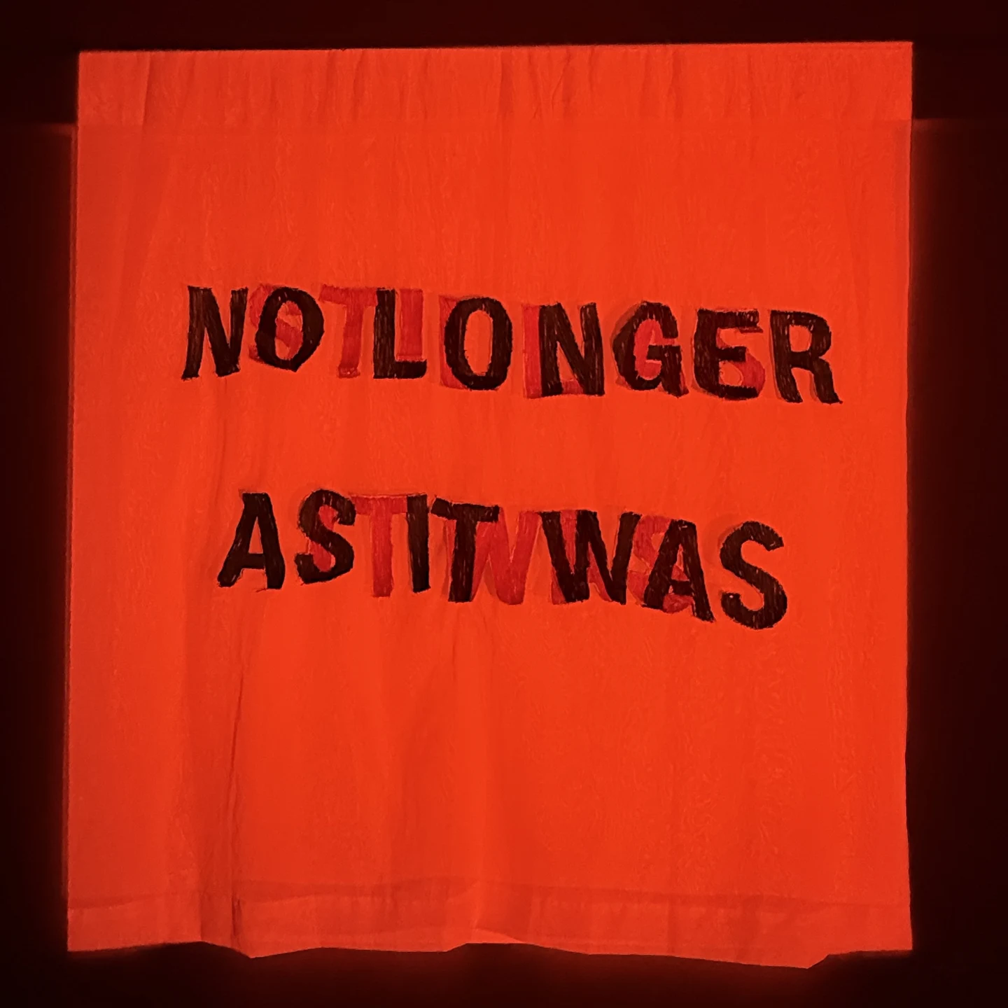 Red light: Red projected light produces a different reading of the fixed textile.